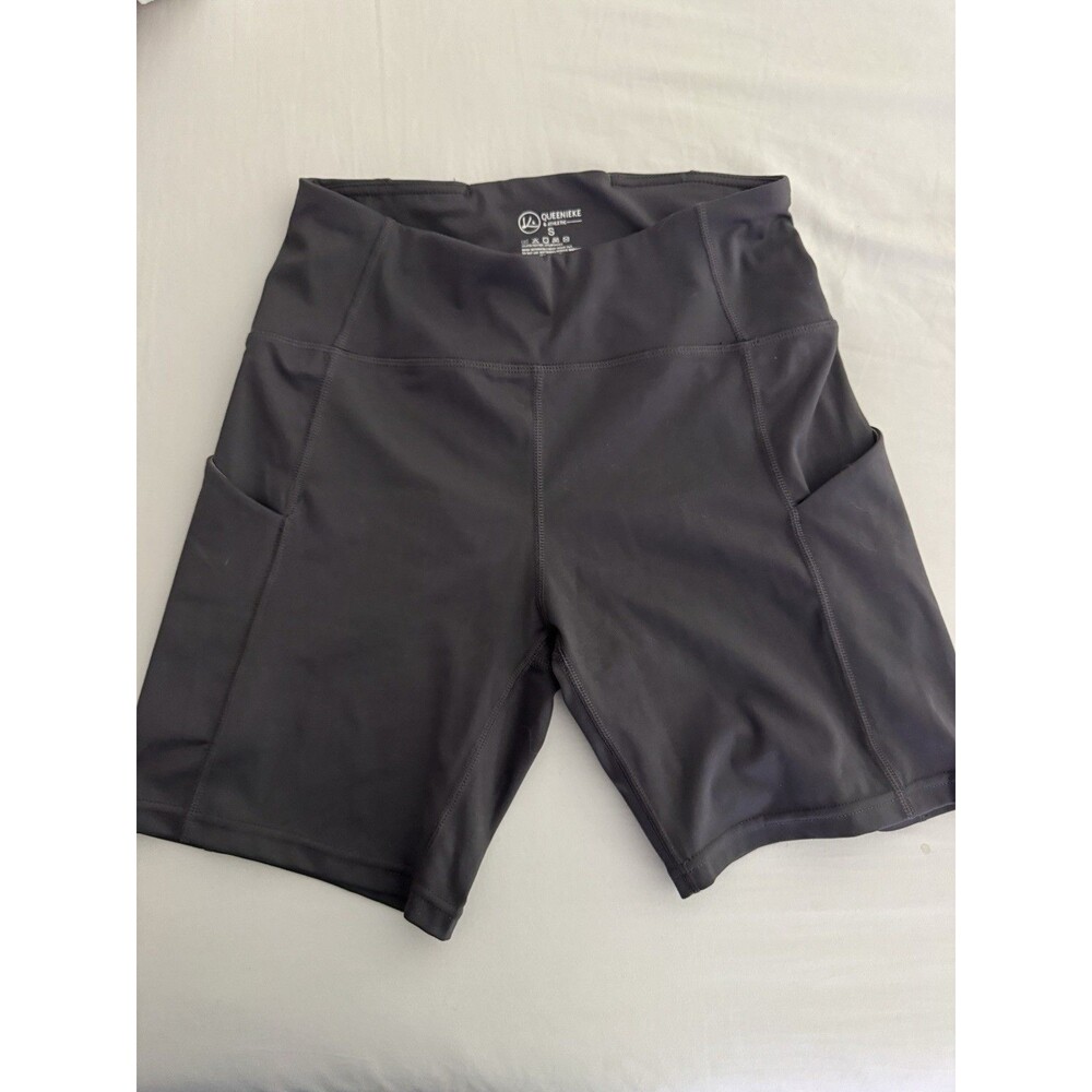 QUEENIEKE Women's Black Solid Short Pockets Stretch Regular S